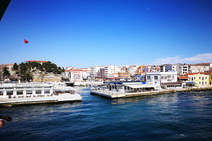 Hanging bridge Dardanelles - end of the hectic activity at ferry?