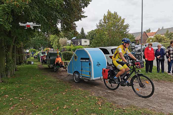 Auf geht´s - Rundfahrt der Fahrradwohnwagen