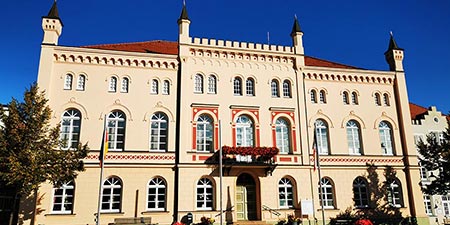 Sternberg – Stadtmauer und historische Fachwerkhäuser