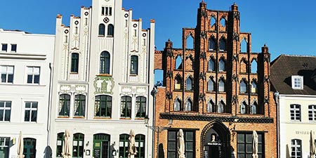 Brick Gothic and monastery format - Wismar as a sample