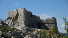 Wanderung zur mittelalterlichen Festung von Starigrad