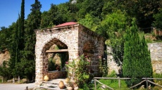 Moni Timiou Prodomu Monastery - a dead end road at Aliakmos
