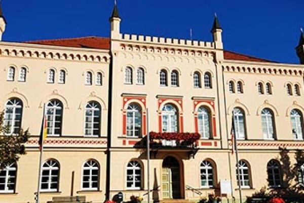 Sternberg – Stadtmauer und historische Fachwerkhäuser