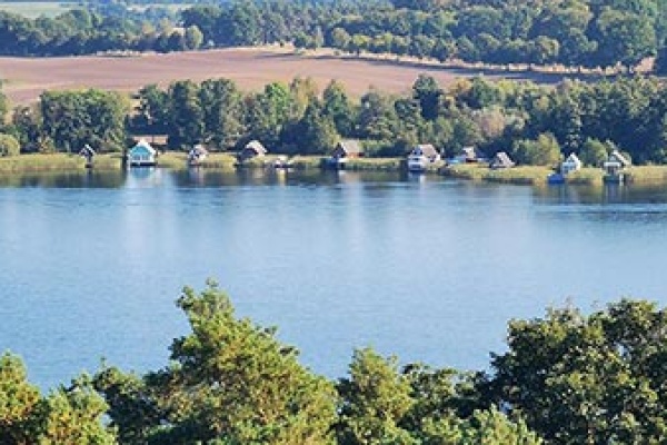 Herrliche Seepromenade in Krakow am See