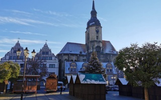 First snow and pre-Christmas mood at Naumburg Cathedral