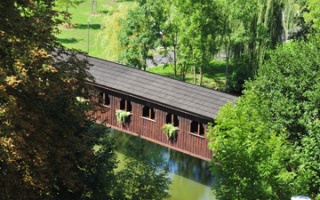 Cheb in Tschechien - Gedeckte Holzbrücke über die Eger