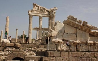 Pergamon und Nachbau des Pergamon-Altar